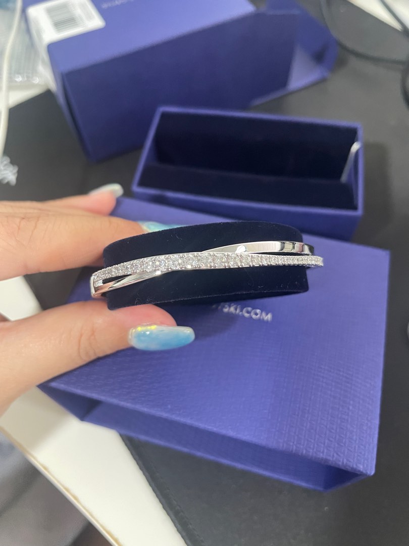 Swarovski top twist bangle