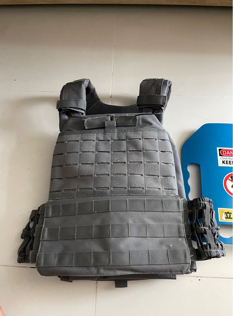 Tactical Vest for CrossFit with 2 x 8kg Plates, Sports Equipment