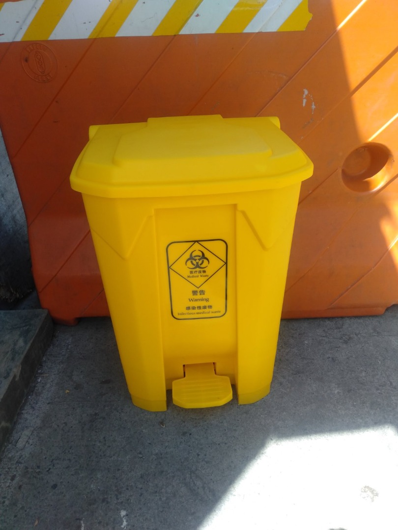 Trash bin medical waste, Furniture & Home Living, Cleaning & Homecare