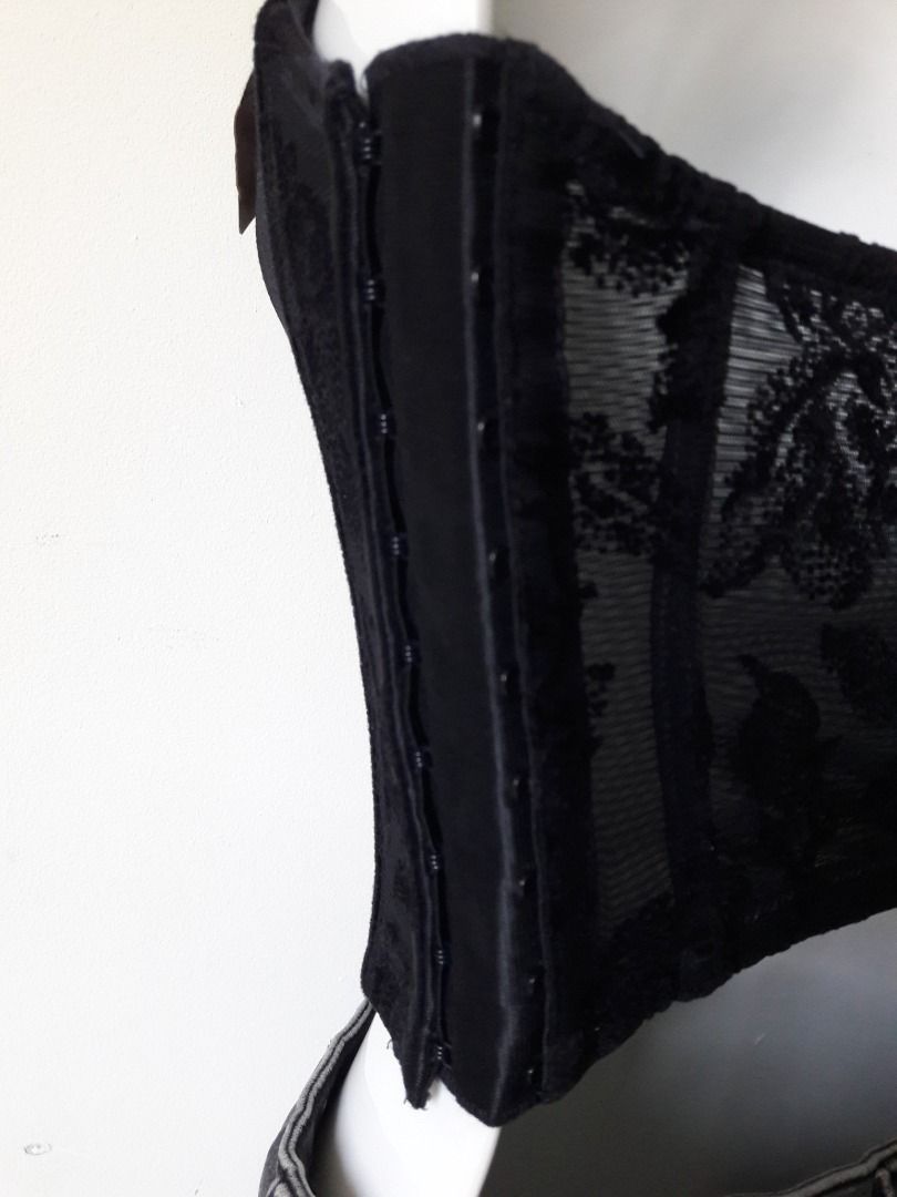 Vintage Vybe Black Velvet Strapless Ribbed Brassiere