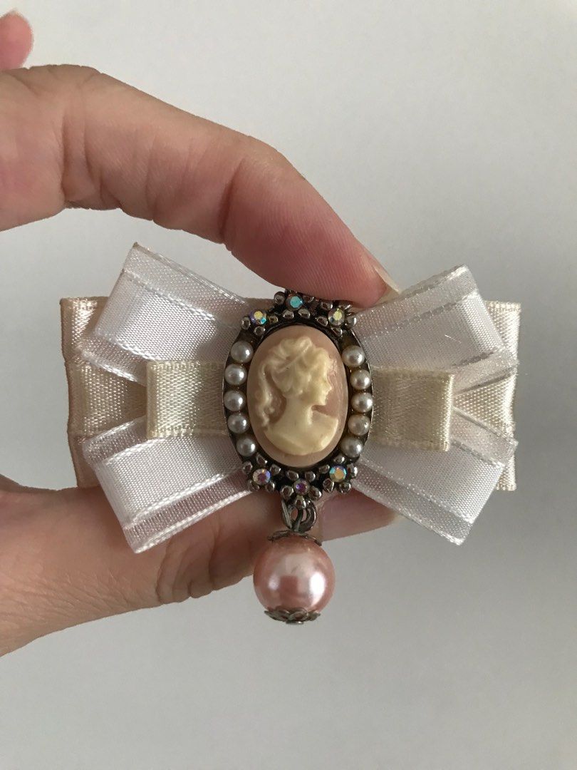 Vintage English Brooch, Women's Fashion, Jewelry & Organisers, Brooches on Carousell