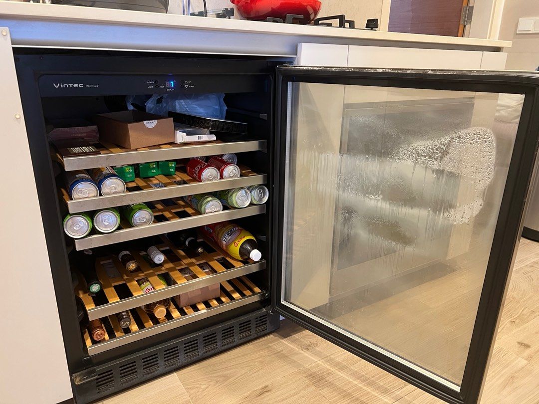 Vintec wine storage fridge V40SG”e”, TV & Home Appliances, Kitchen