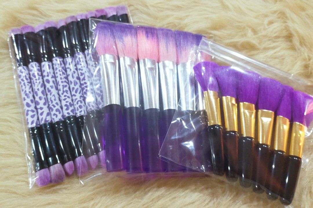 Violet Make Up Brush Set (Wholesale) (Category: Makeup) located in Quezon City. Submitted by floreskari78555 (Listing ID 1223405356, Image 1). Description: Violet Make up Brush set take all 480php includes 11pcs Dual Ended Eyeshadow Brush 6pcs Powder Blush Brush 6pcs Small Powder Brush -Authentic -Cute colors and design -Travel Friendly -Wholesale price -Cod/Gcash.