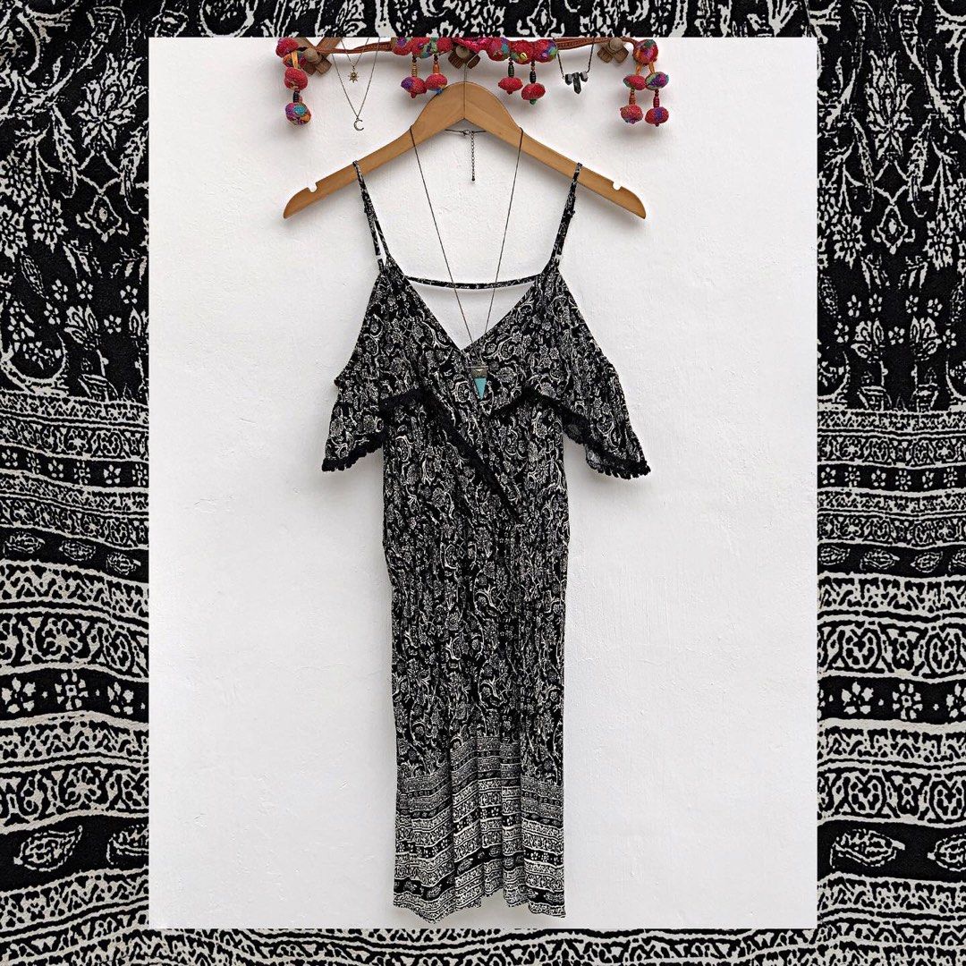 Xhilaration cold shoulder hot sale dress