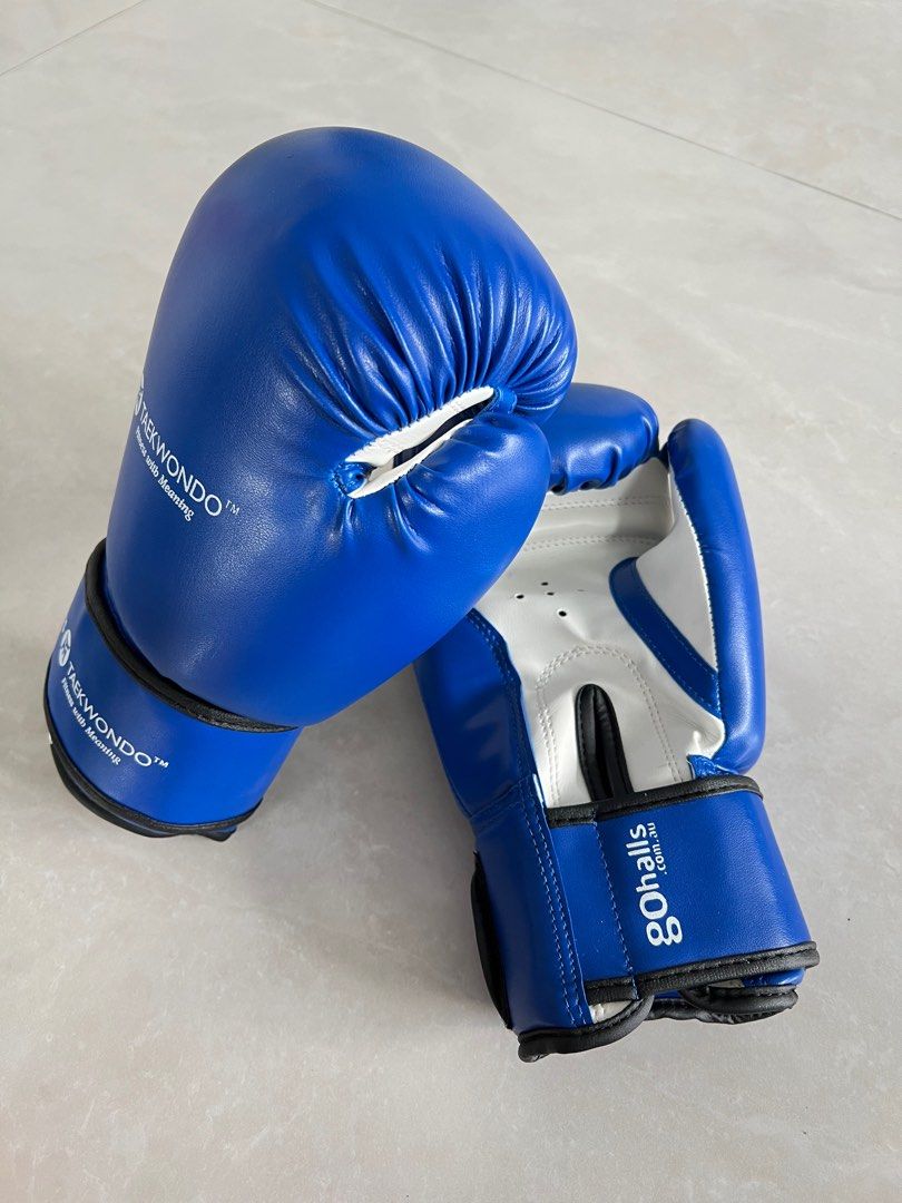 Youth 8oz boxing gloves, Sports Equipment, Other Sports Equipment and