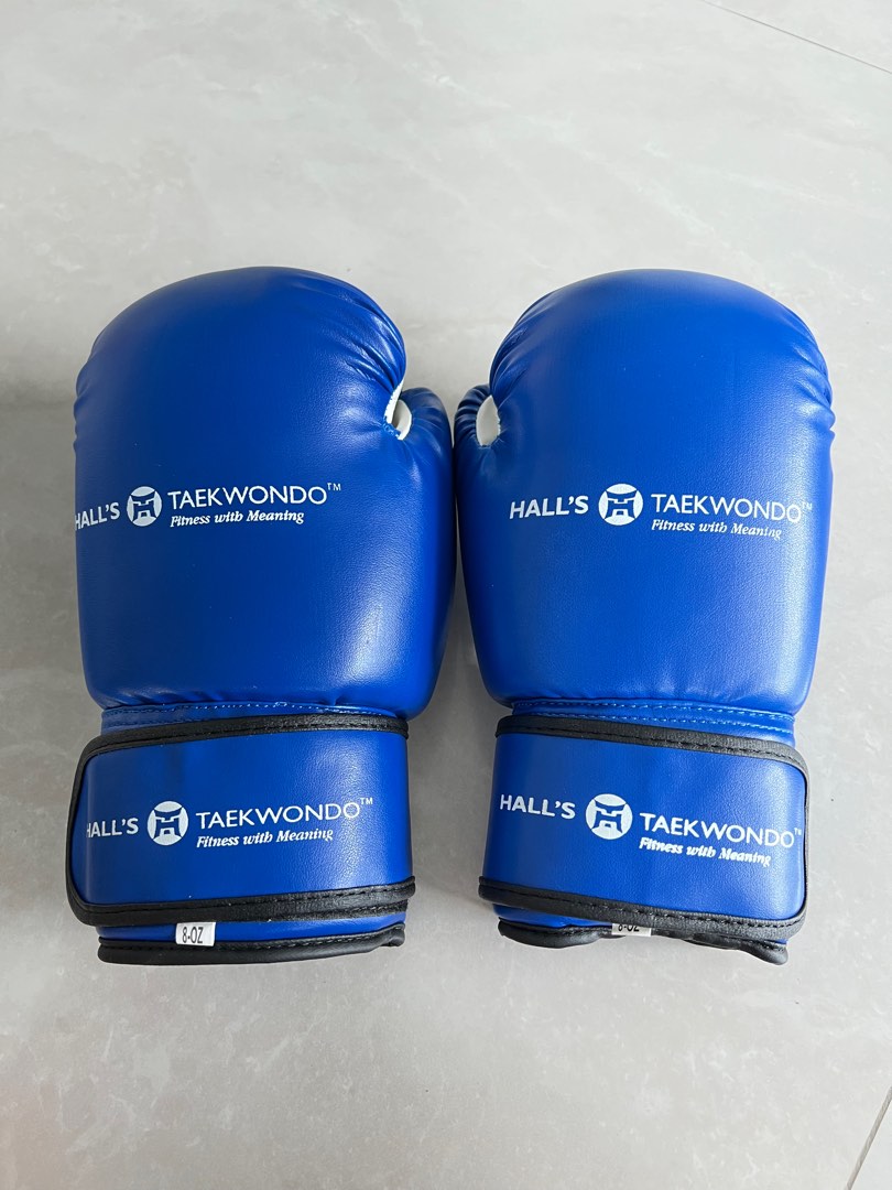 Youth 8oz boxing gloves, Sports Equipment, Other Sports Equipment and