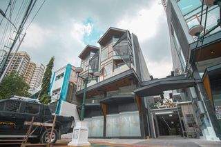4 STOREY COMMERCIAL unit with elevator, 4 guest parking (2-owned;2-street) and toilet per floor located at TOMAS MORATO Quezon City. Last unit for commercial area!