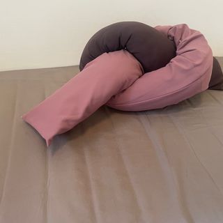 拼色扭結抱枕