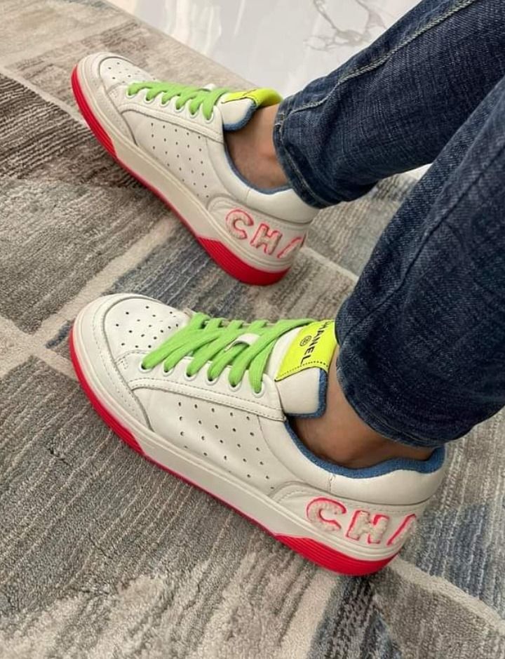 Basket chanel fluo store