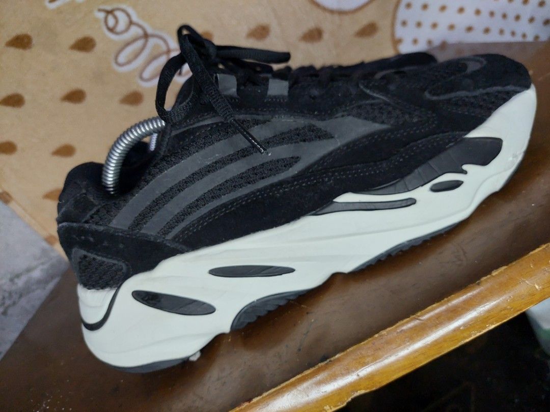 Yeezy 700 size 10 store
