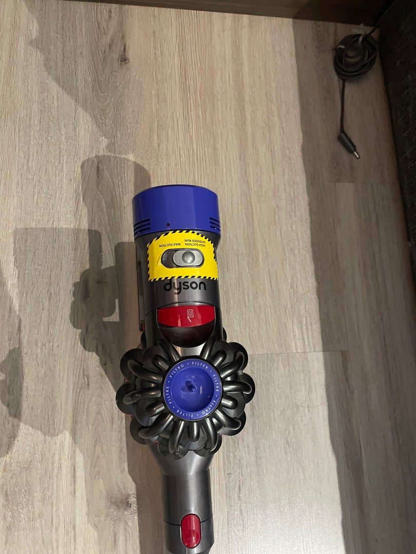 AUTHENTIC ORIGINAL Dyson V7 Vacuum, TV & Home Appliances, Vacuum