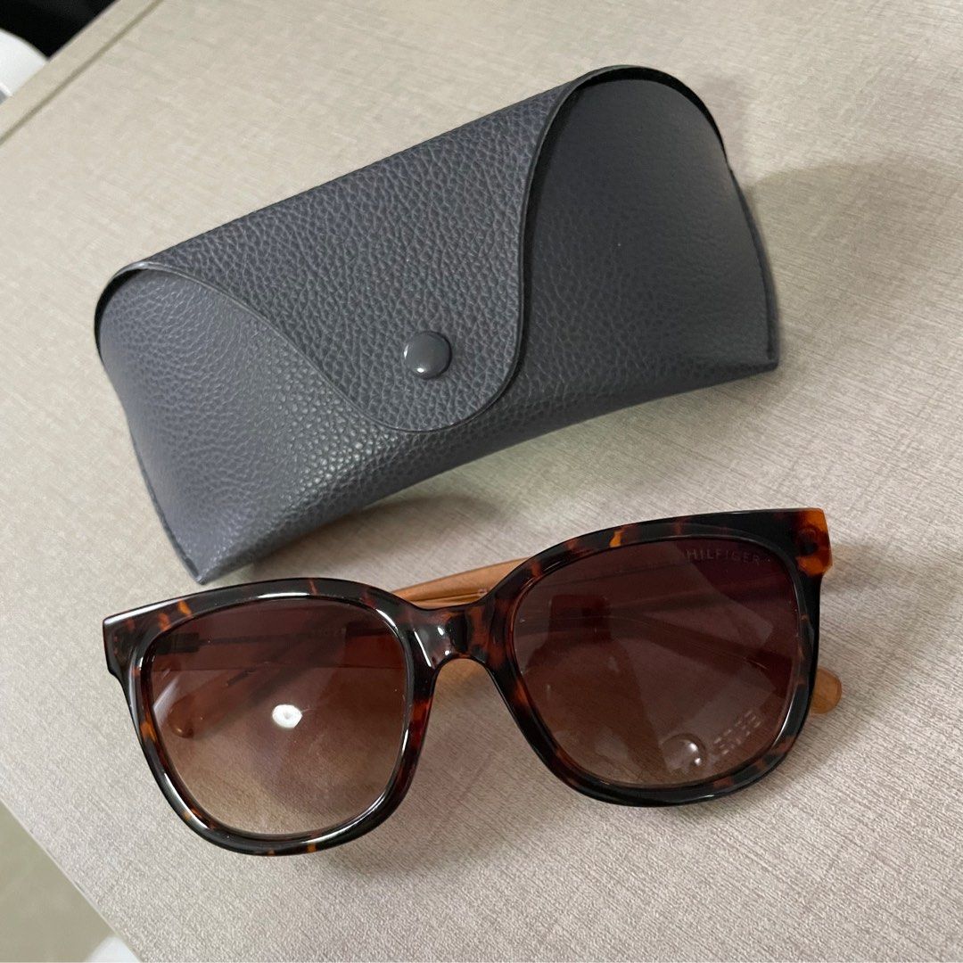 Authentic Tommy Hilfiger Sunglass (Category: Sunglasses & Eyewear) located in Cebu City. Submitted by myrosieposie (Listing ID 1218428365, Image 1). Description: Proof of transaction is on the last pic. Bought from a personal shopper on IG .