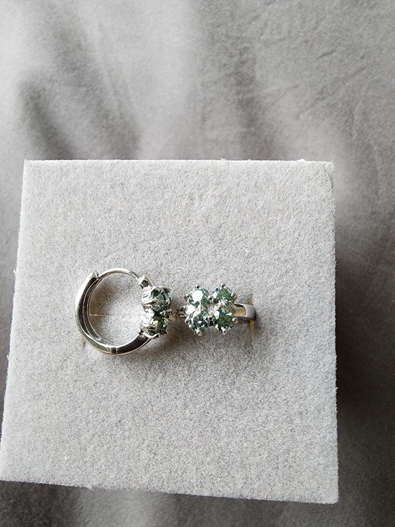 Brand New Mint Moissanite Clover Huggies Women s Fashion Jewelry