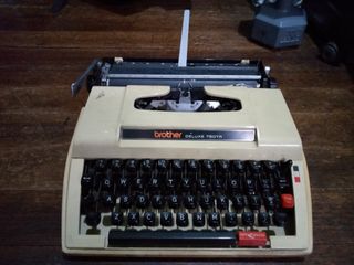 Brother Deluxe 750TR Type Writter Vintage Early 80s