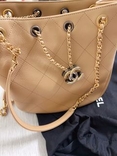 Chanel 22B Maxi Hobo Bag, 預購- Carousell