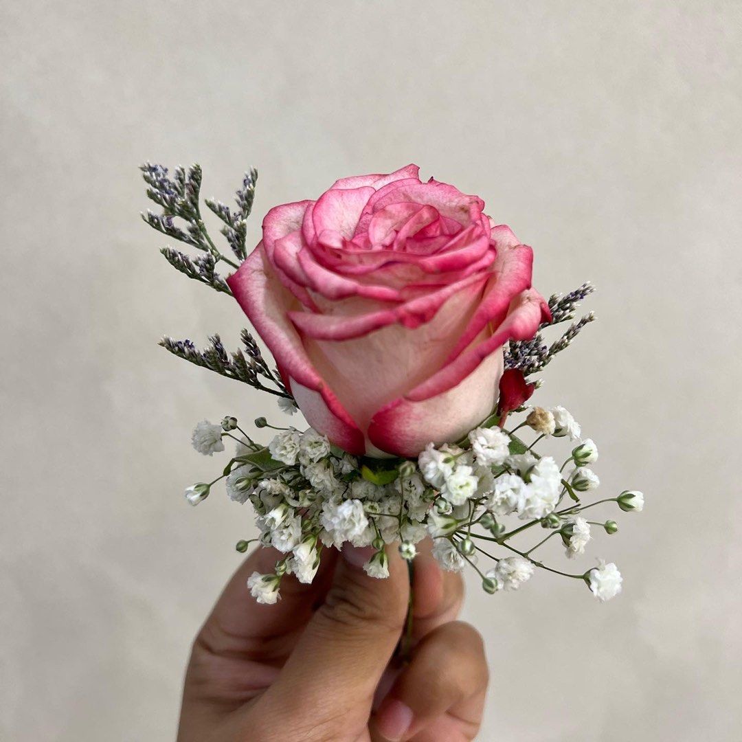 Cheap boutonniere top
