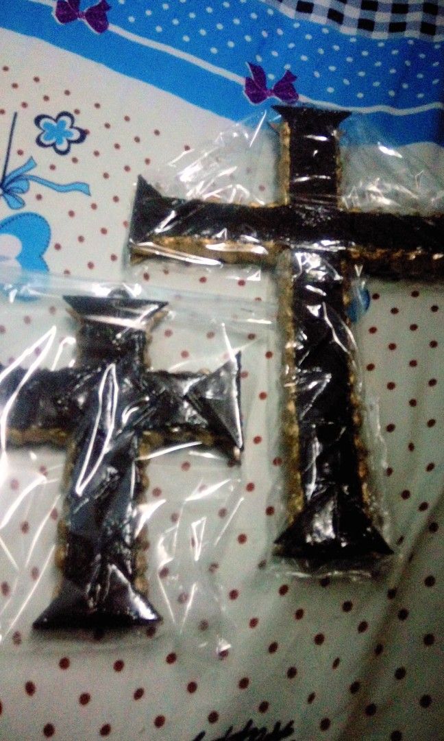 Cross Wall Decors - small (Category: Wall Decor) located in Imus. Submitted by micps.sanz (Listing ID 1066558264, Image 3). Description: Cross Wall Decors (small and big) small P100 Materials: Match boxes, thermal papers, pistachio shells, plastic pin and paints small size L x W x H(inches) 6 x 1 x 8.5 Color: brown and gold Pick up only. Pwede nyo pakuha thru Lalamove or Grab Food Delivery Landmark: Othako Takoyaki Store Medicion 1A Imus City, Ca