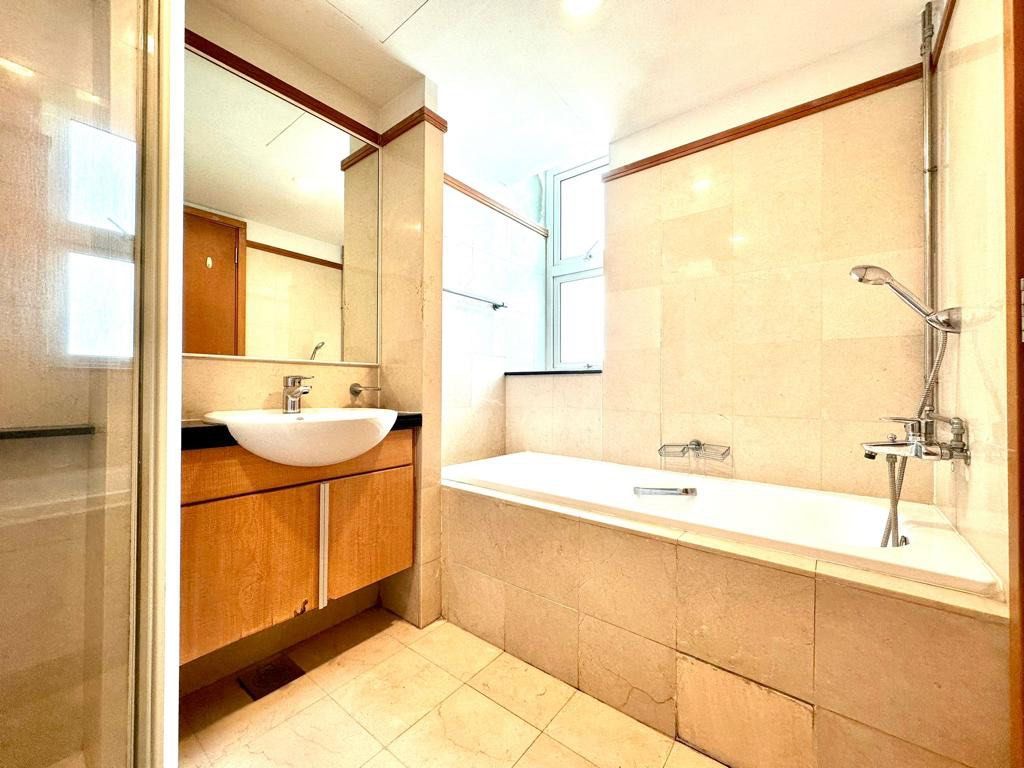 Ensuite Master bedroom for Rent (1pax) near Changi Airport, Changi