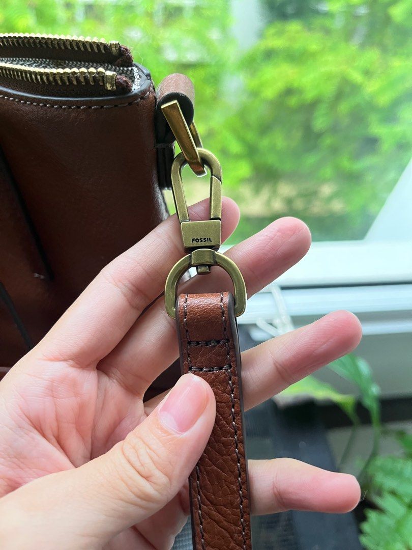 Fossil shoulder strap outlet
