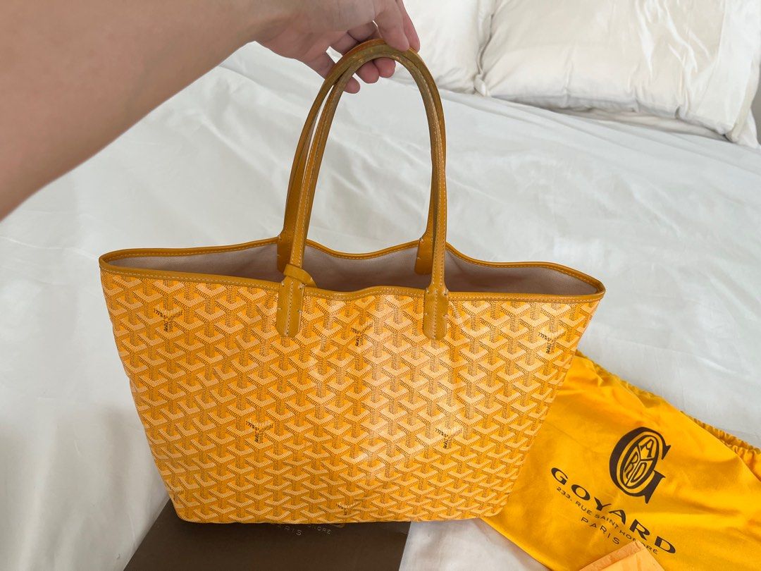 Goyard St. louis PM (Category: Luxury Bags & Wallets) located in Taguig. Submitted by lalacuison (Listing ID 1218390347, Image 1). Description: Goyard St. louis PM Complete with paperbag, dustbag, receipts, goyard tissue wrapper Bought in HK in 2017 Handles have normal wear and tear Last pric 65k .