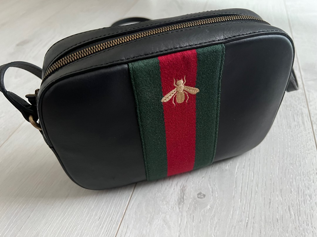 Gucci by Bee Crossbody Bag in Black, 名牌, 手袋及銀包 Carousell