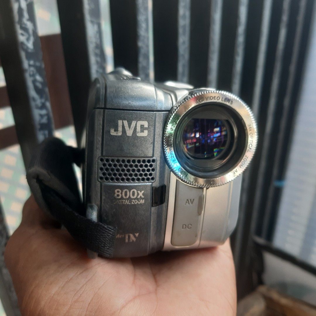 Handycam JVC Model GRDA30AG, Fotografi di Carousell