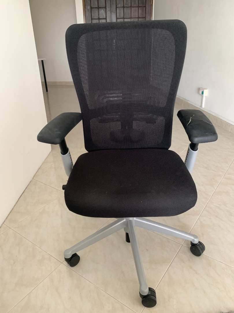 Haworth office desk chair, Furniture & Home Living, Furniture, Chairs