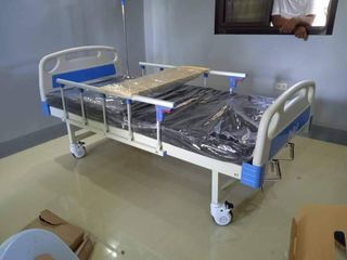 Hospital bed 2 cranks