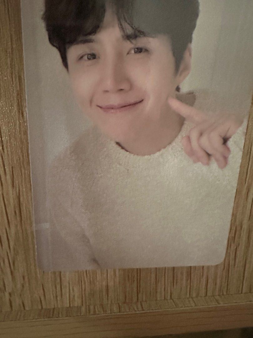 Kim Seon Ho photocard from Season Greetings 2023, Hobbies & Toys