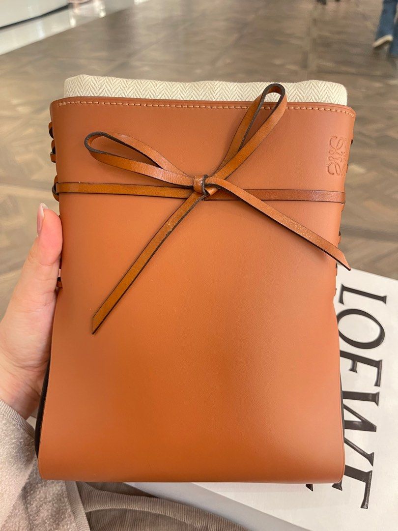 Loewe ikebana bag, 名牌, 手袋及銀包 Carousell