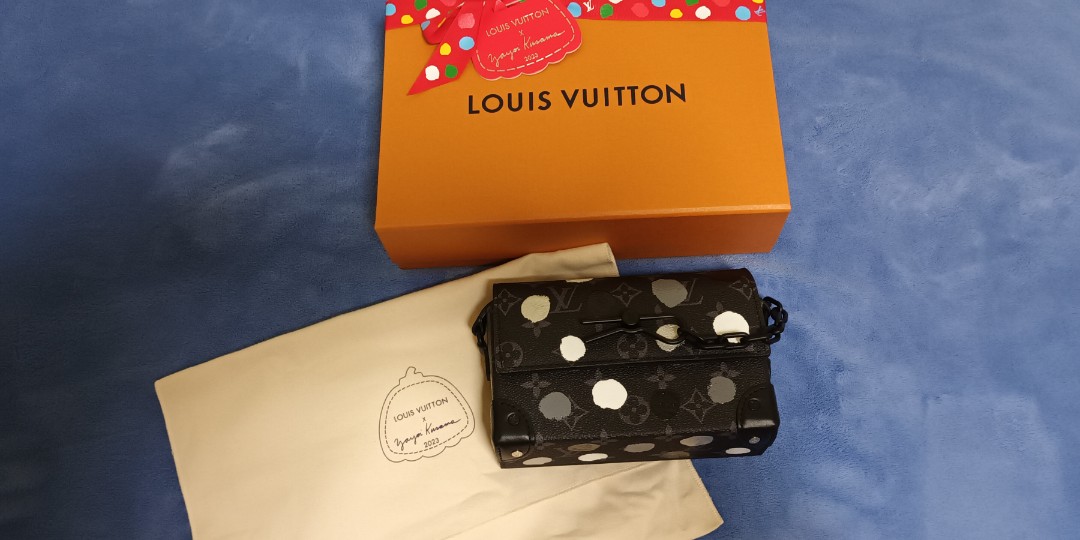 M81935 Louis Vuitton x Yayoi Kusama LV X YK STEAMER WEARABLE WALLET