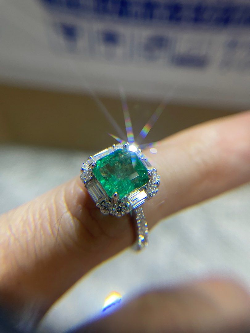 Natural Zambia Emerald ring. Sell loved gemstone. Natural and