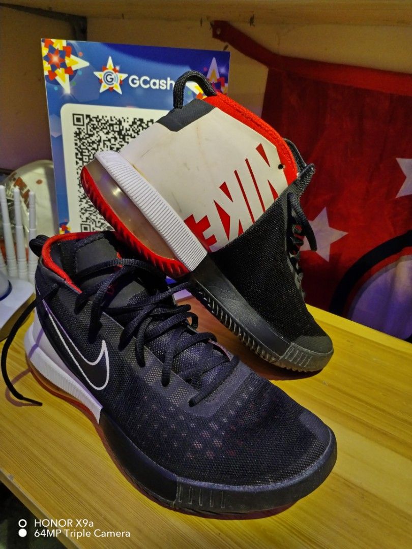 Nike authentic basketball shoes size 10 Men s Fashion Footwear