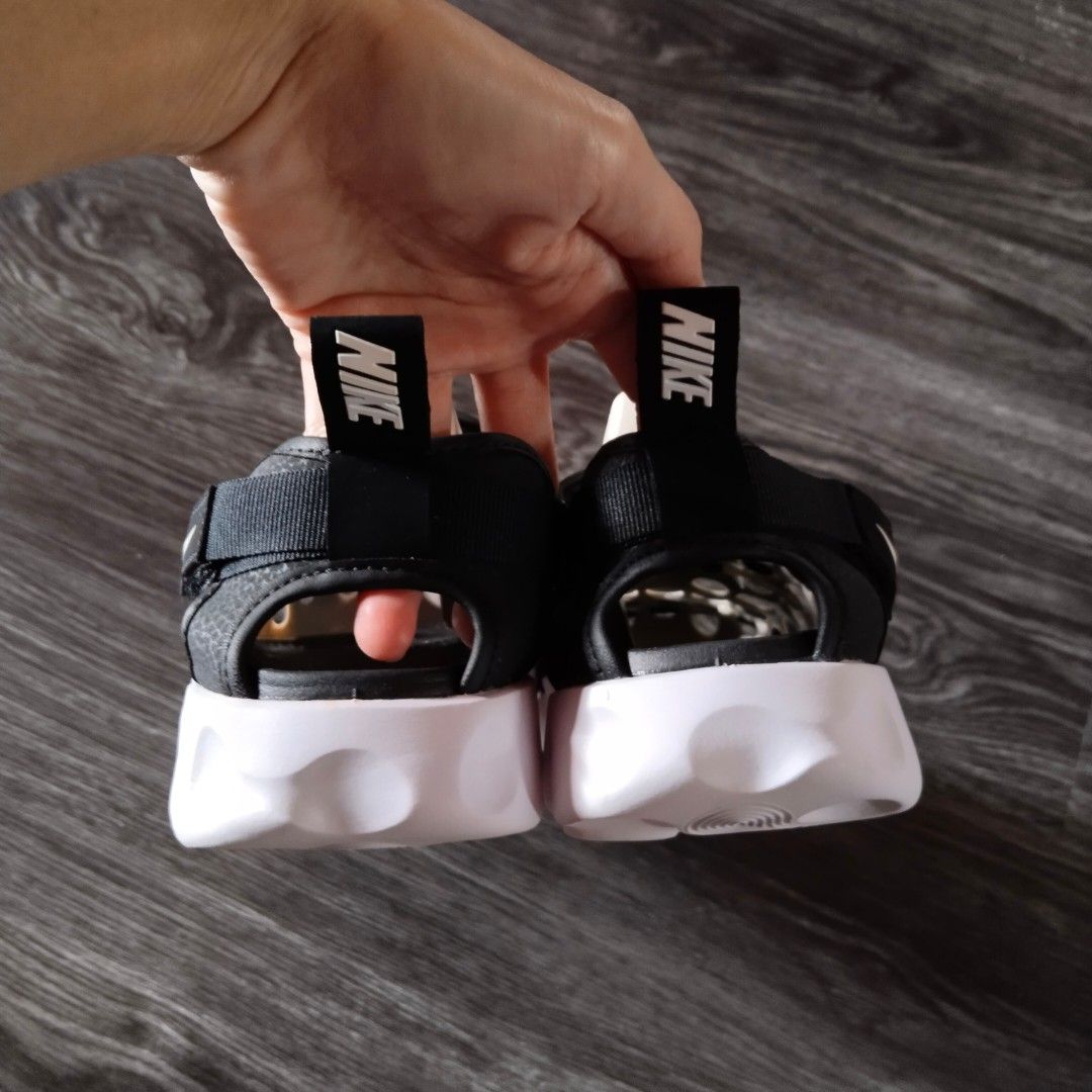 Nike owaysis on sale sandal on feet