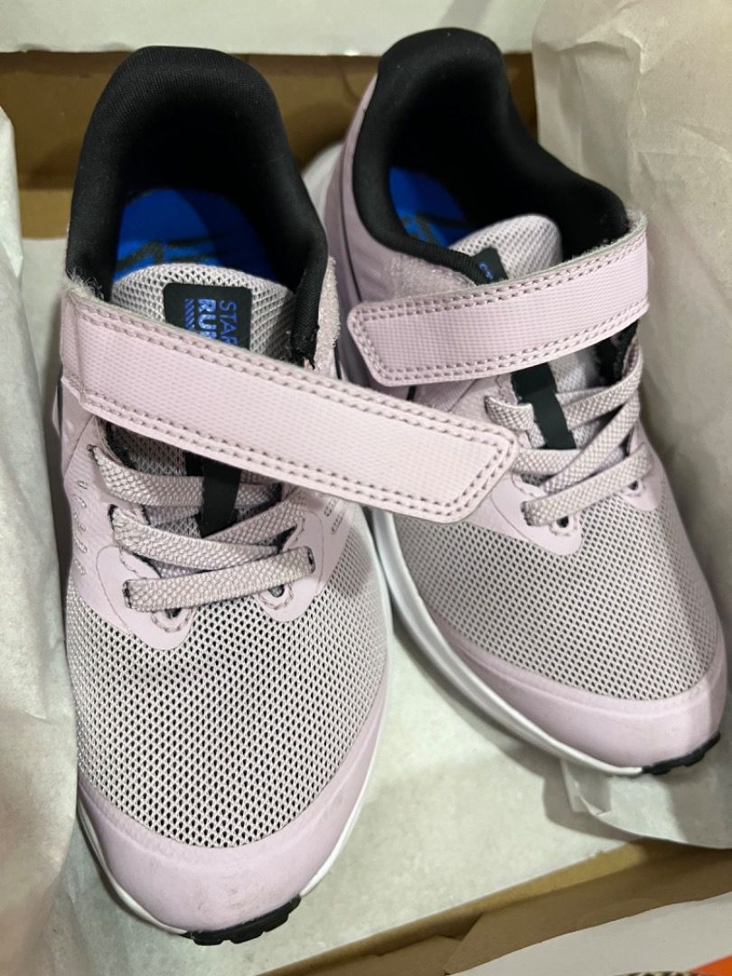 Girls gray clearance nike shoes