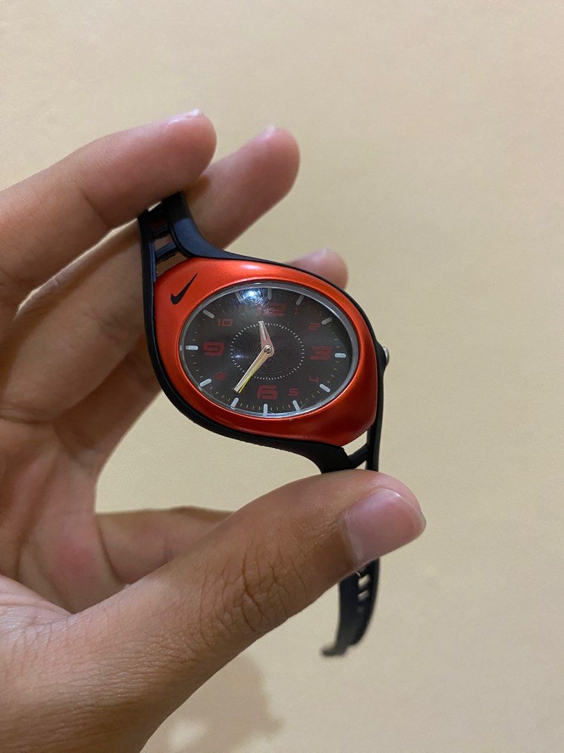 nike heritage watch
