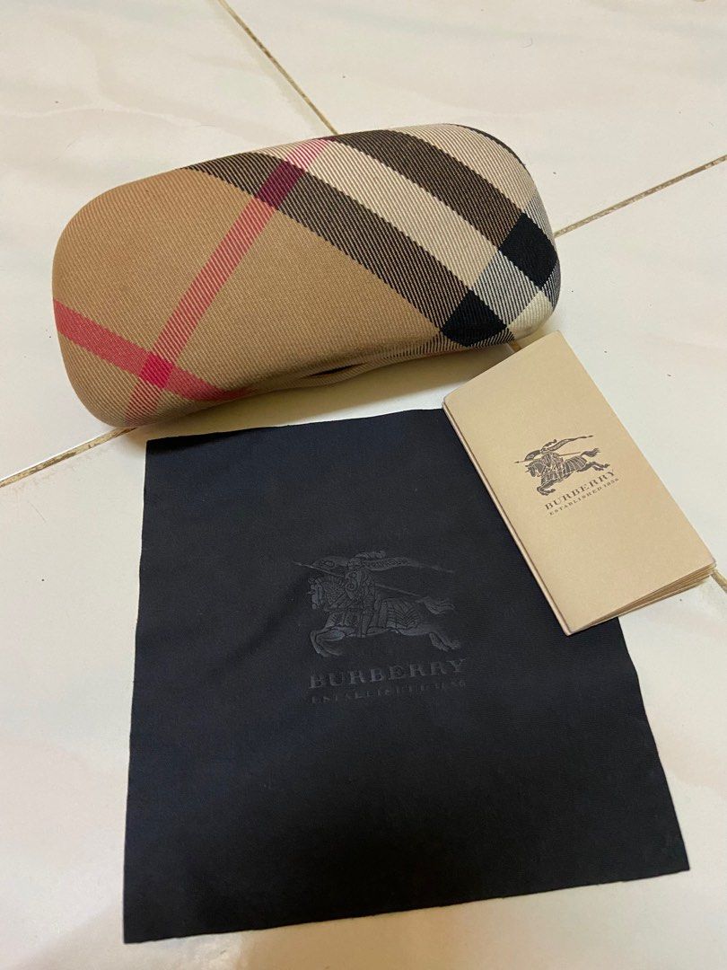 Burberry discount sunglasses case