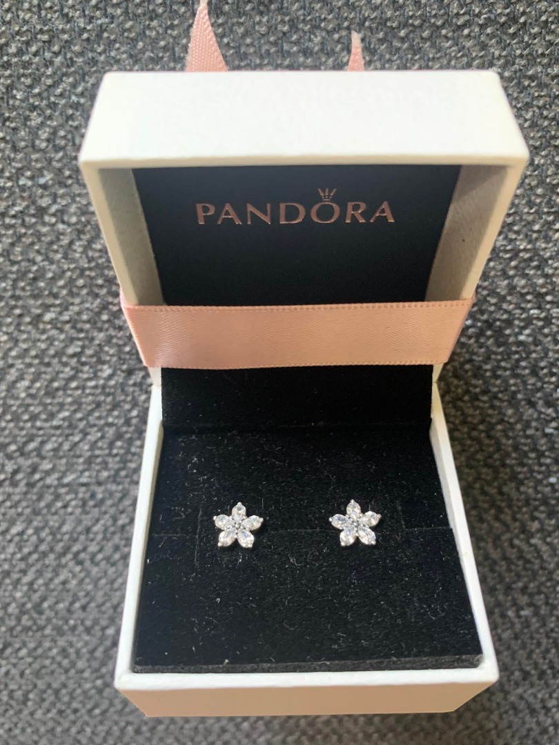 Pandora sparkling sales snowflake stud earrings