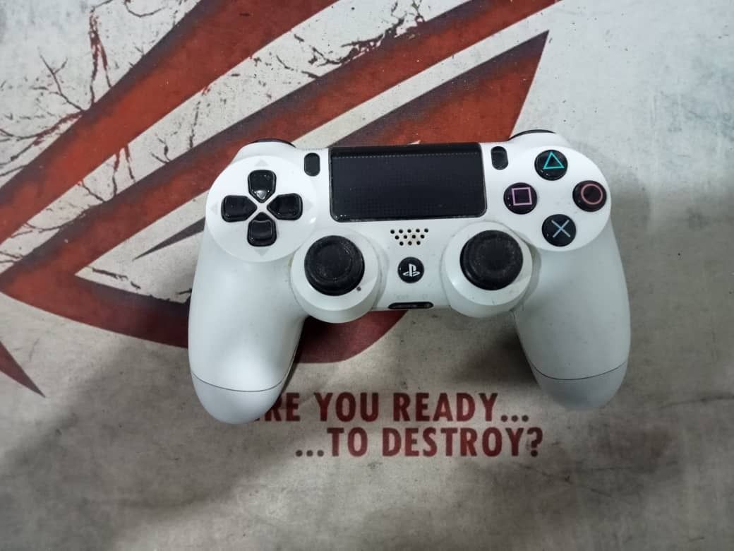 Ps4 Used Controller (Category: PlayStation) located in Kuala Lumpur. Submitted by fatihinm38223 (Listing ID 1218442136, Image 3). Description: .