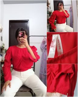Puffsleeves blouse in red