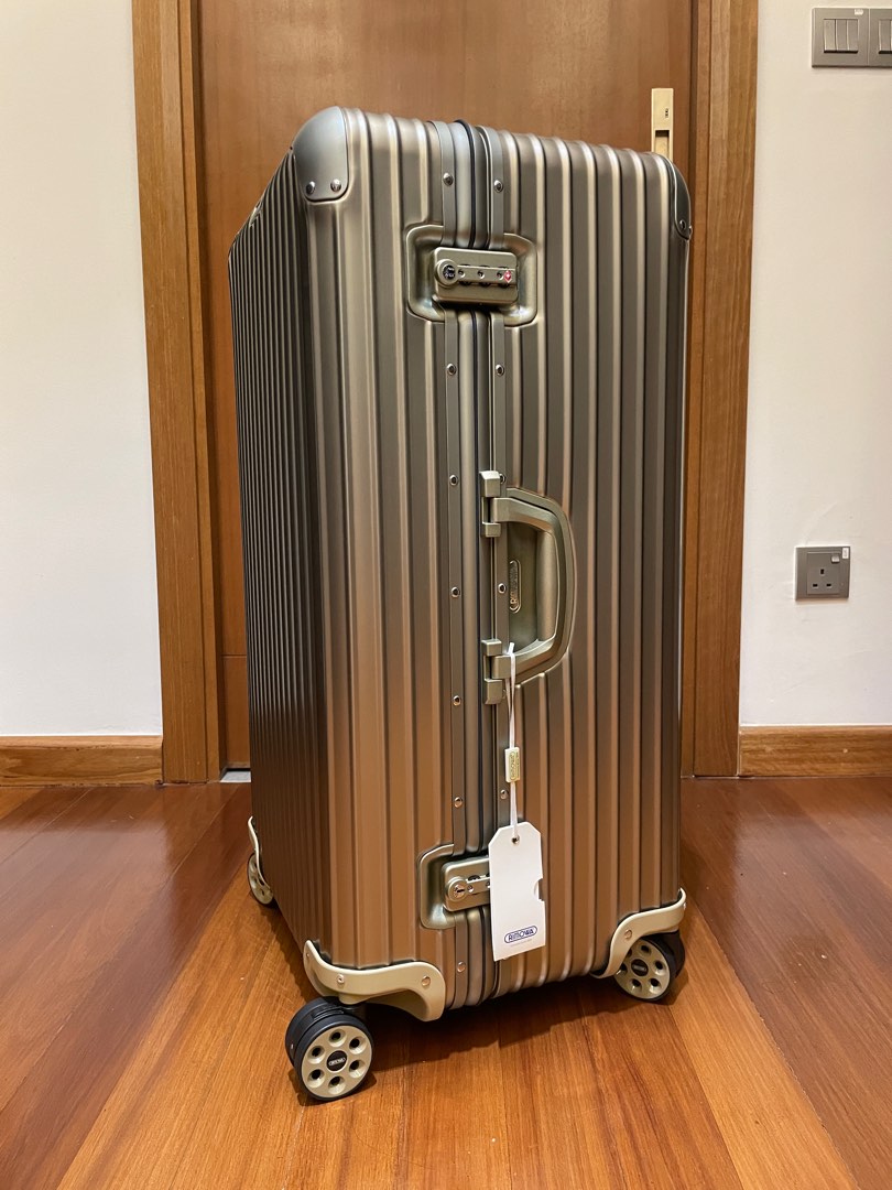 Rimowa topas clearance titanium sport