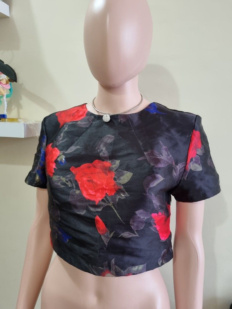 Rose Top mds, Fesyen Wanita, Pakaian Wanita, Atasan di Carousell