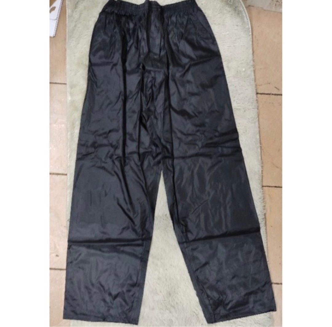 Size L Arai raincoat set (Category: Motorcycle Apparel) located in Singapore. Submitted by abcdefg150 (Listing ID 1218478444, Image 3). Description: Size L raincoat set except mine is blue Not using anymore Interested DM. Fast deal, can discount 👍 .