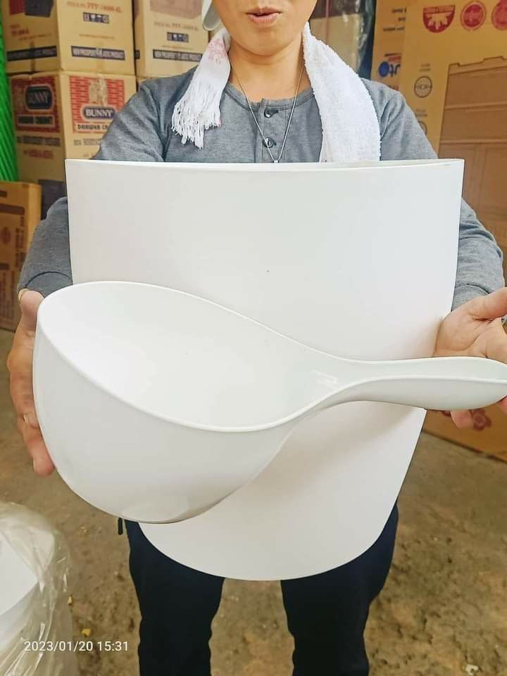 Timba with free tabo (Category: Bathroom & Kitchen Fixtures) located in Manila. Submitted by minidivisoria (Listing ID 1218500068, Image 2). Description: 340 Timba free tabo 160 liters Color:white,black.