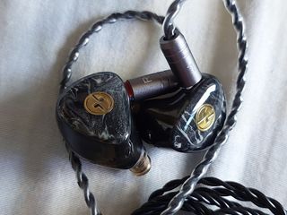 Tinhifi T3+ IEM with complete accessories