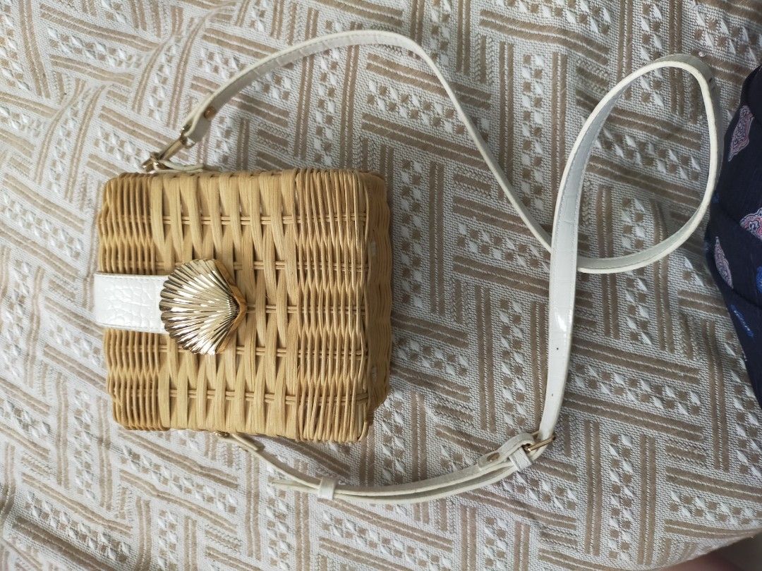 TOPSHOP Shell Basket Bag Women s Fashion Bags Wallets Shoulder Bags on Carousell