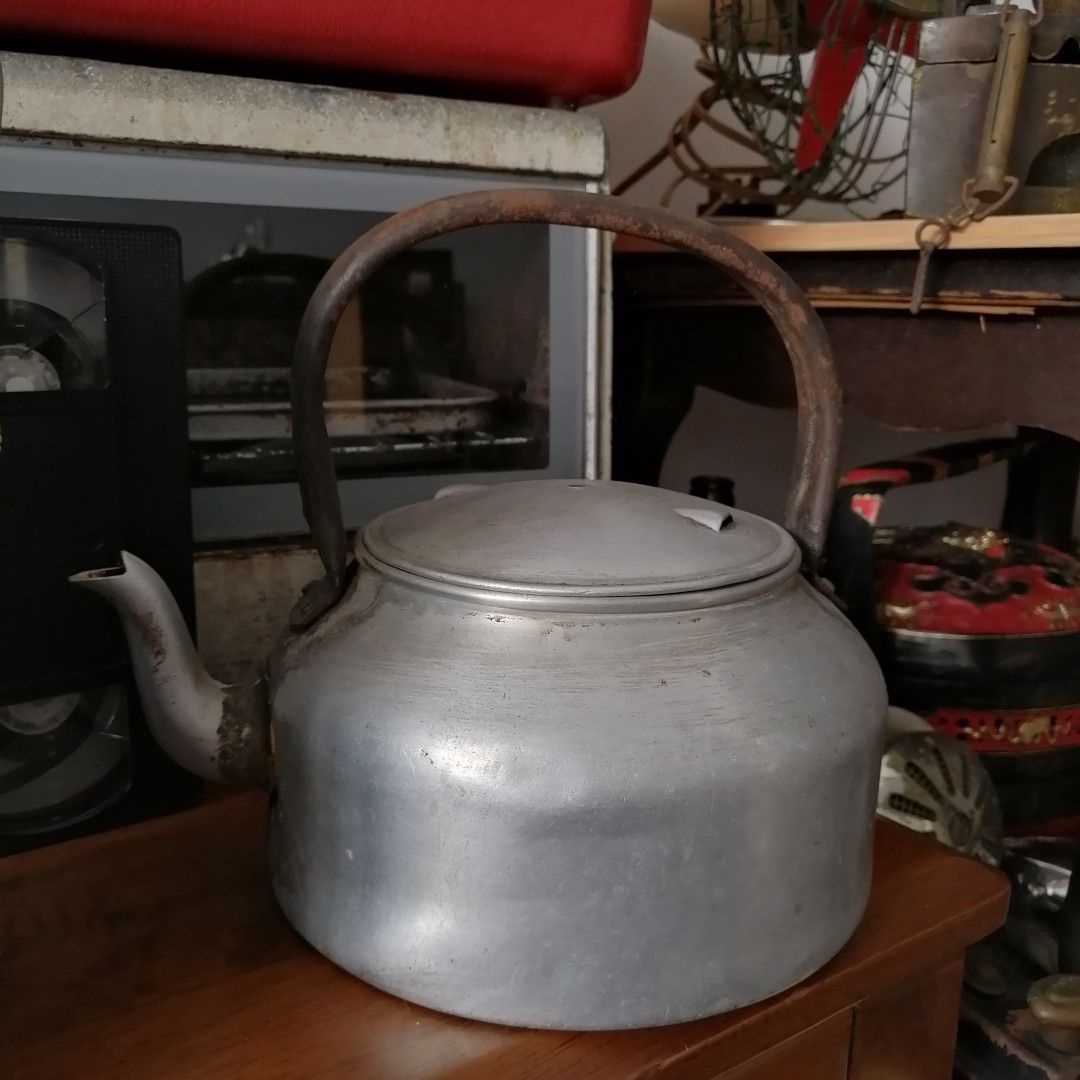 Vintage Aluminium Kettle, Hobbies & Toys, Collectibles & Memorabilia