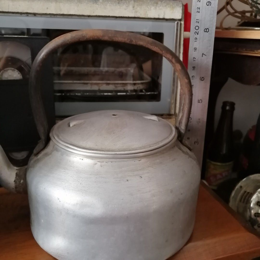 Vintage Aluminium Kettle, Hobbies & Toys, Collectibles & Memorabilia