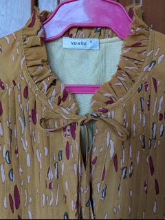 Vintage pleated 3/4 blouse in mustard yellow