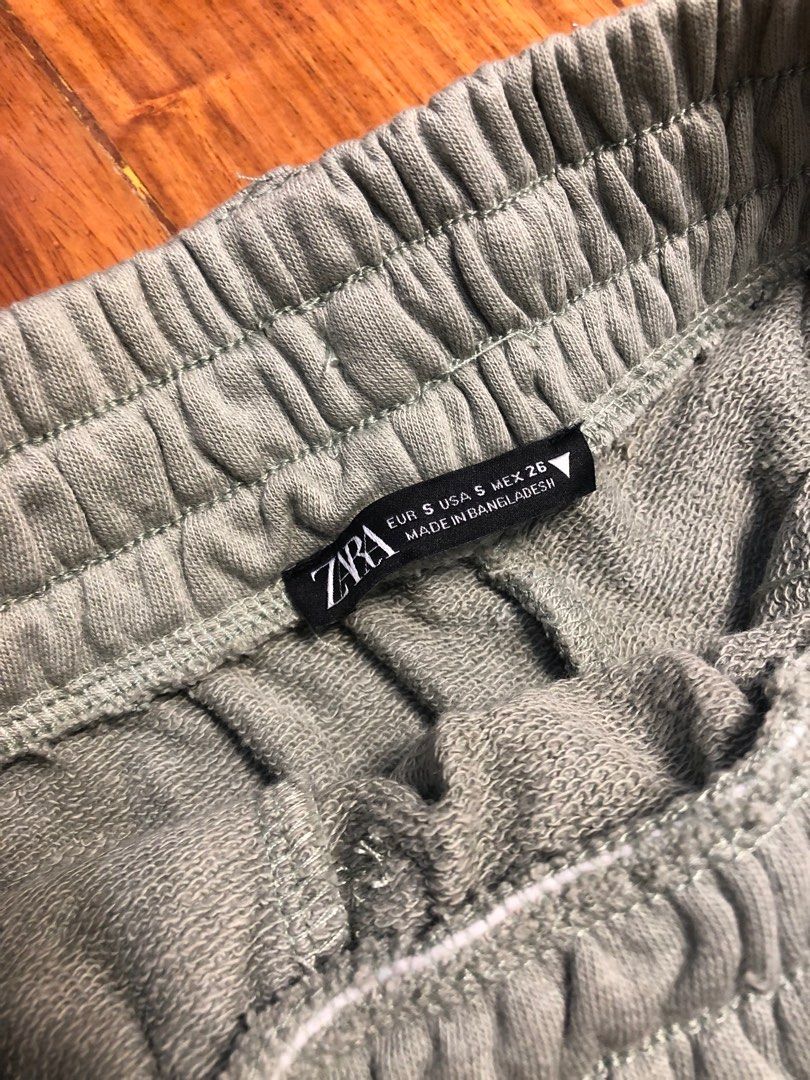 ZARA Olive Green Cotton Shorts (Category: Shorts) located in Manila. Submitted by thenumber60 (Listing ID 1218504838, Image 3). Description: ZARA OLIVE GREEN SHORTS -ORIGINAL- No tags but ORIGINAL AND NEVER BEEN WORN. RFS: Wrong size and decluttering Size: US S EUR S MEX 26 (see pic for tag) Buyer shoulders shipping. No returns once sold. .